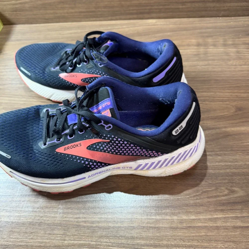 Brooks Adrenaline GTS 22 Running Shoes Womens 10 Wide Navy Pink Fair Support